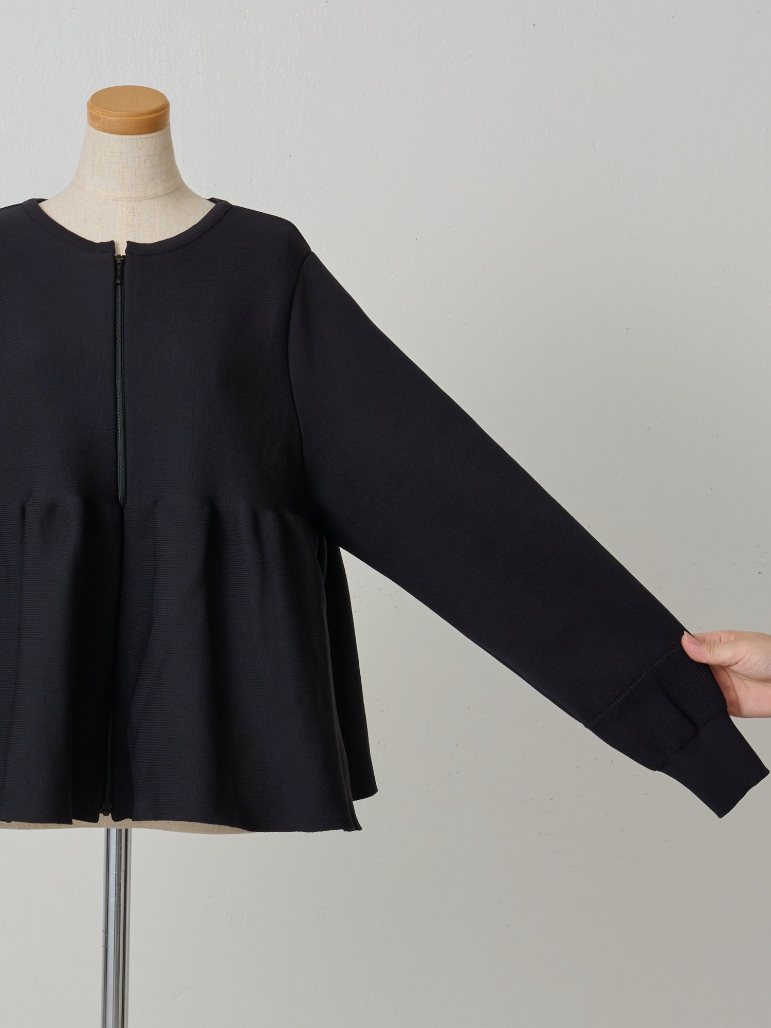 ペプラムニットカーディガン