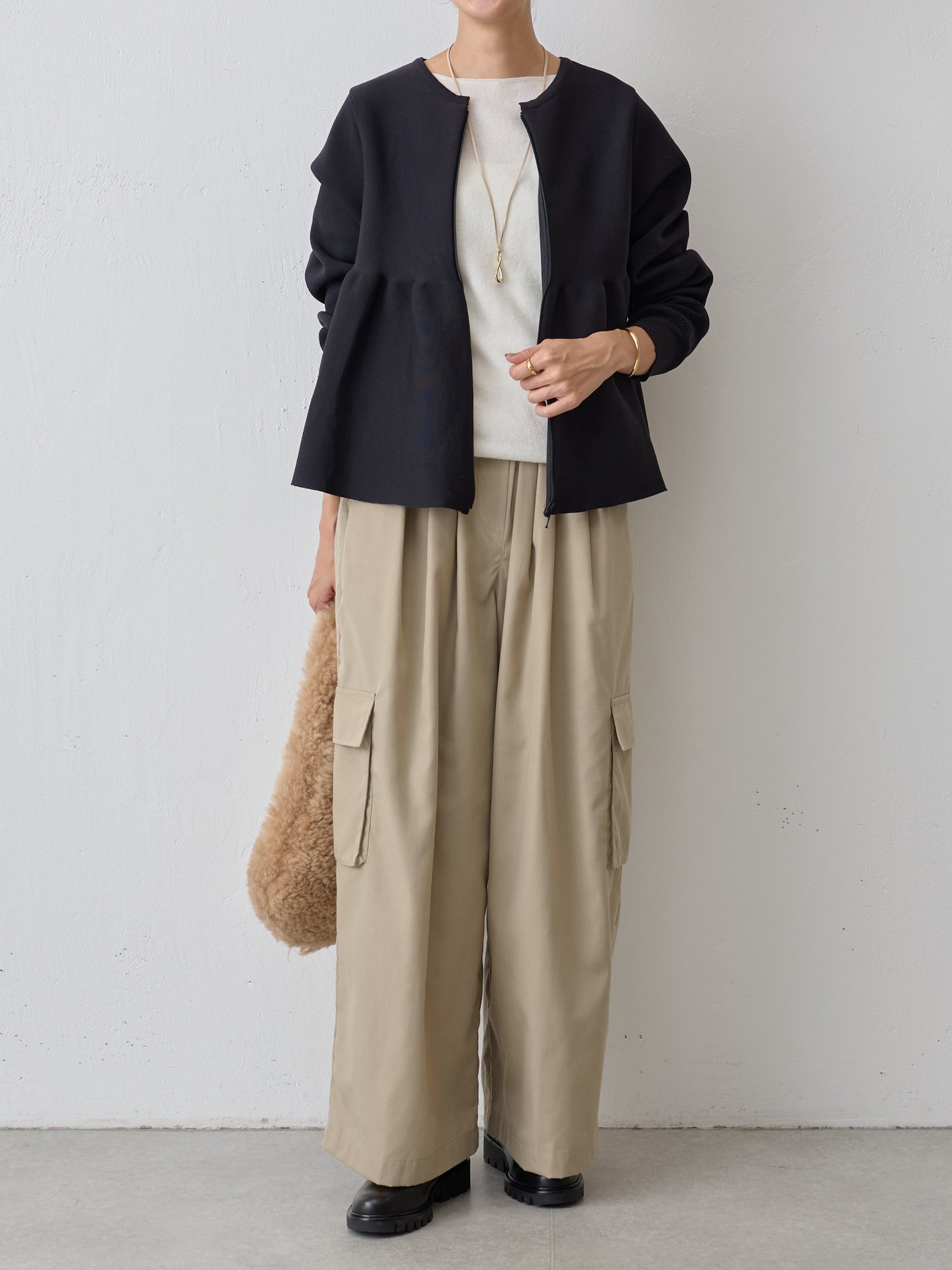 ペプラムニットカーディガン