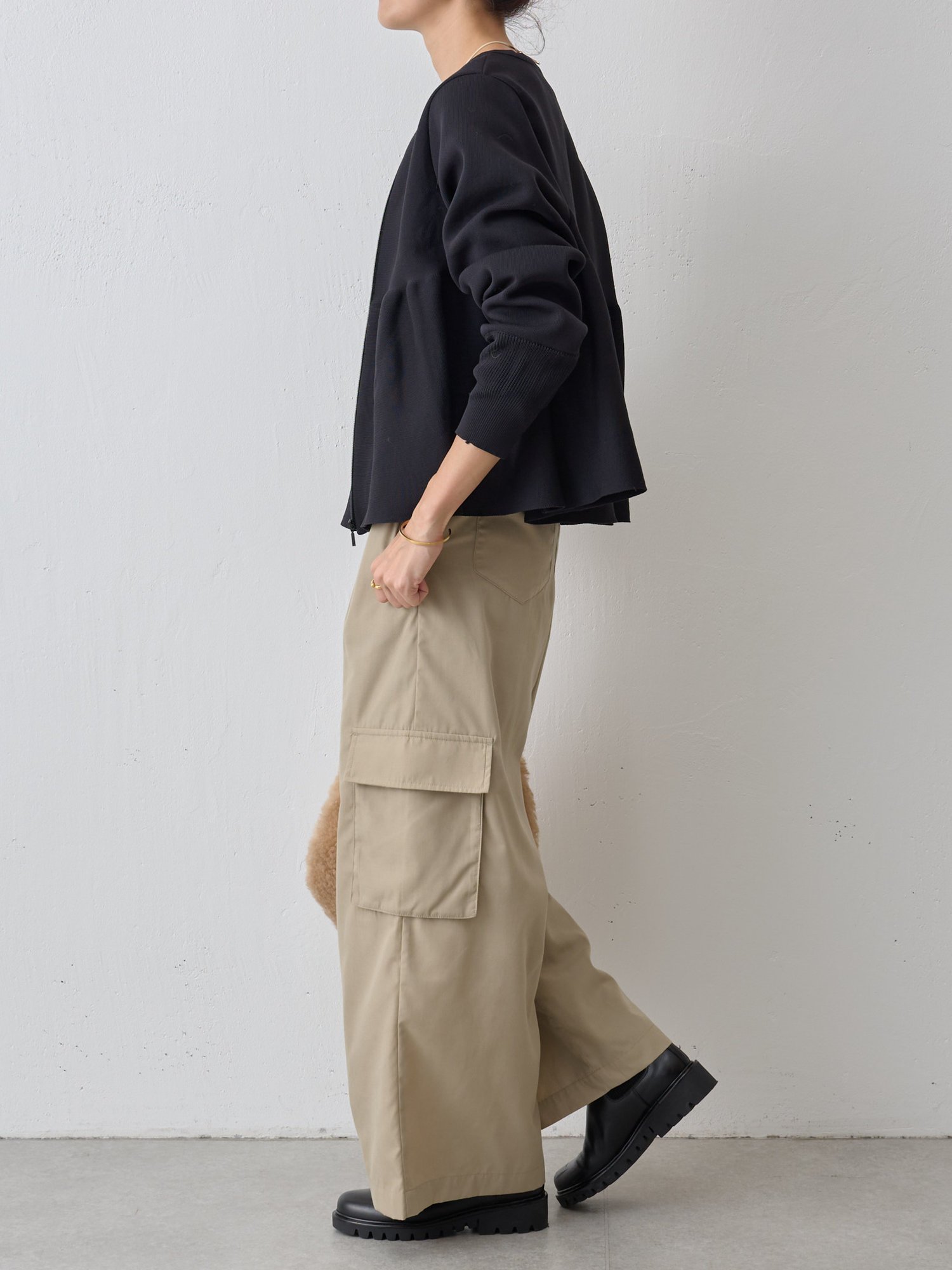 ペプラムニットカーディガン